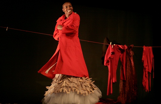 I colori della nuova danza sudafricana .A Viagrande studios le perfomance di Mamela Nyamza e Nelisiwe Xaba