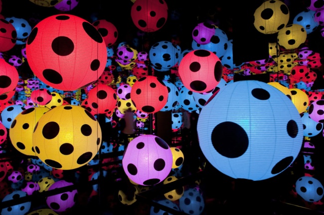 Kusama Yayoi Infinity Mirrored Room Hymn of Life 2015