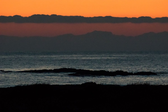 @Luigi Burroni Partenze. (L'alba a San Foca, sullo sfondo la costa albanese) 