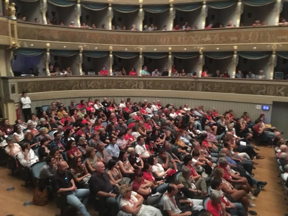 il pubblico del Teatro Sociale "Verso una nuova resistenza" Gino Strada Emergency Trento 8 settembre 2018