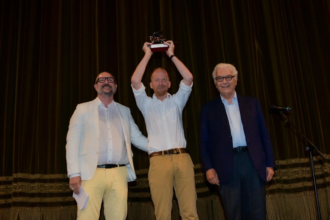 da sinistra Antonio Latella, Batelaan, Paolo Baratta Consegna del Leone d'Argento Biennale Teatro 2019 Venezia